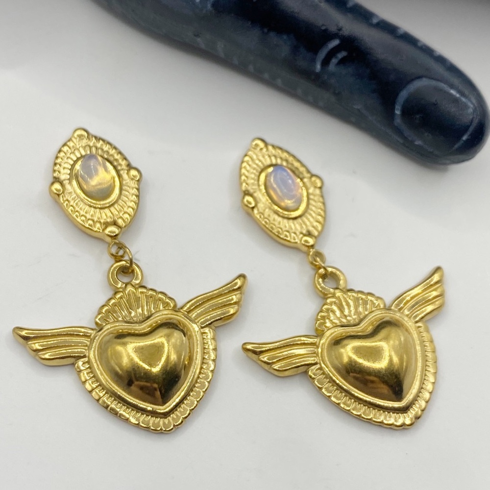 NEW Gold Winged Heart Drop Dangle Earrings - Picture 4 of 8